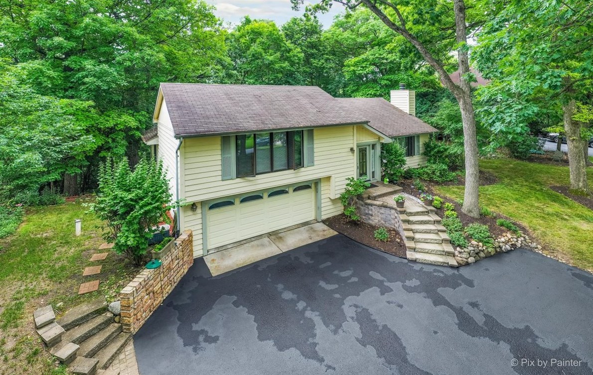 7201 Viscaya Dr, Spring Grove, IL 60081