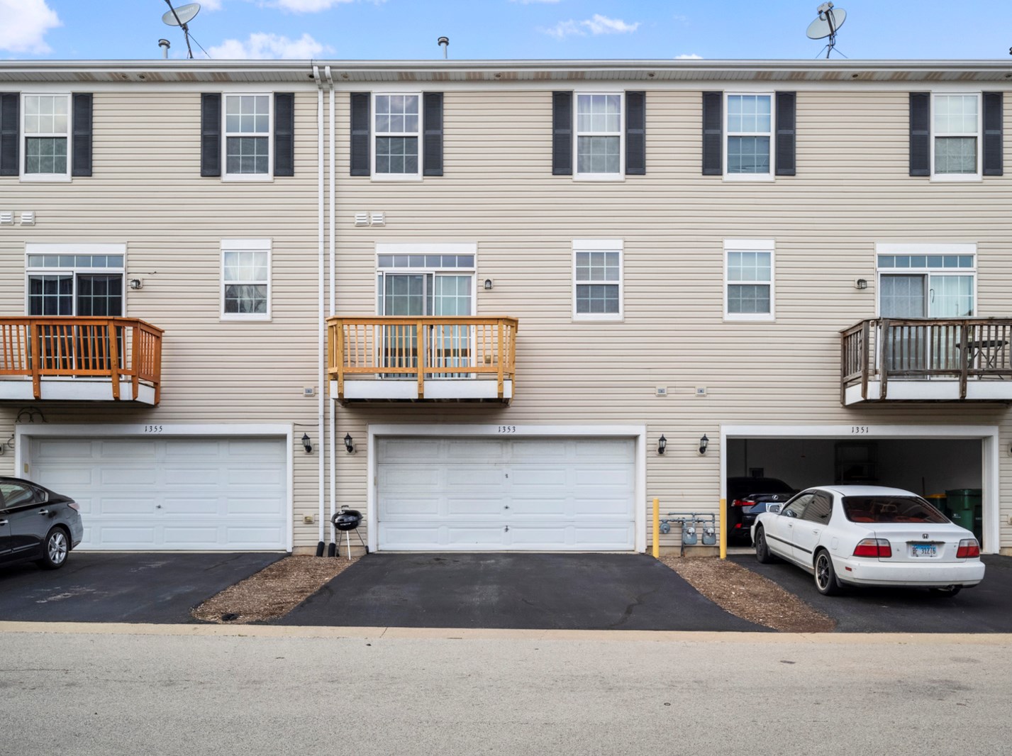 1353 Alder Creek Dr, Romeoville IL  60446-5126 exterior