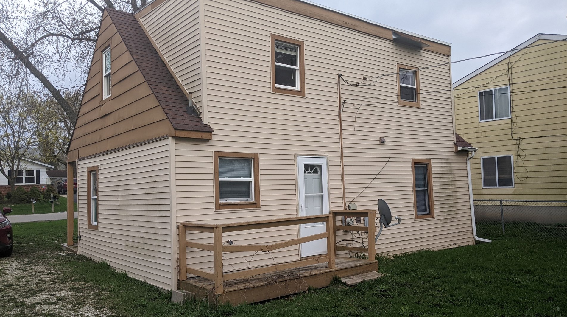 1324 Cherokee Dr, Volo IL  60073-1513 exterior