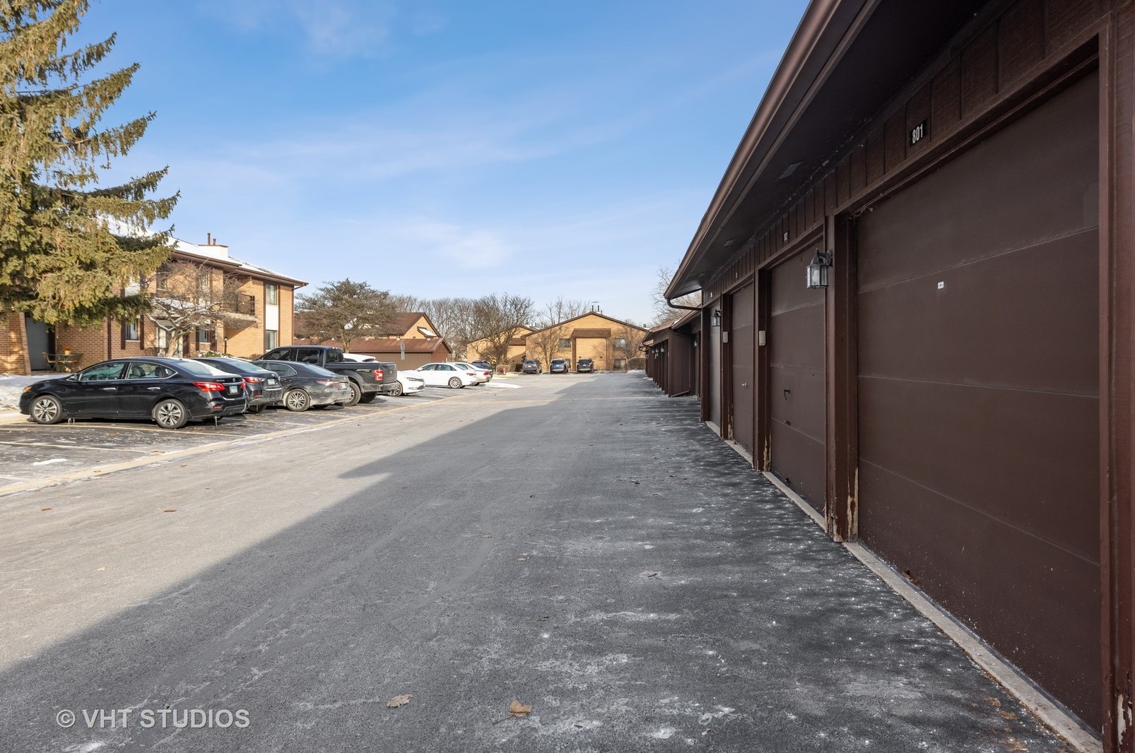 8200 Anchor Dr, Downers Grove IL  60517-4360 exterior