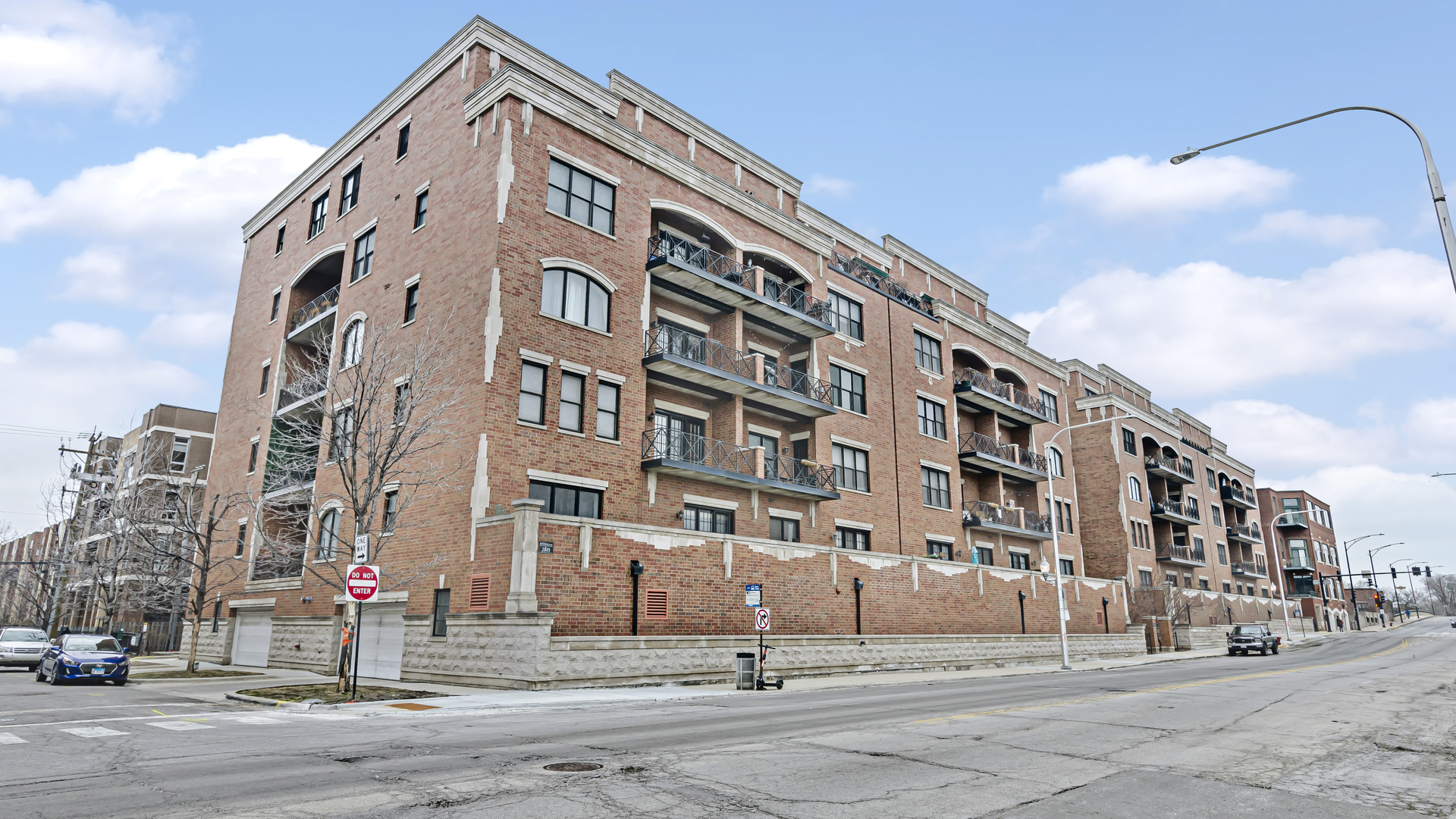 2801 N Oakley Ave #307, Chicago, IL 60618 - MLS 11743606 - Coldwell Banker