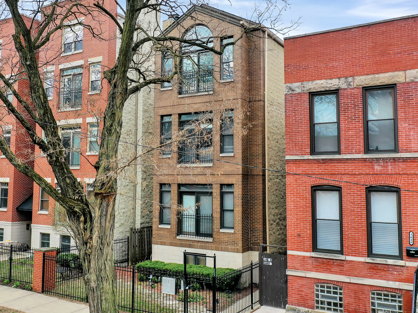 1620 N Oakley Ave #3, Chicago, IL 60647 - MLS 11751103 - Coldwell Banker