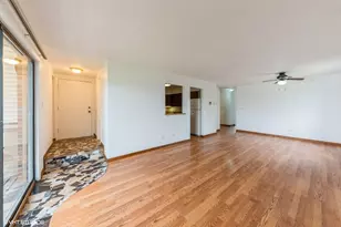 4 Parkside Ct, Vernon Hills, IL 60061 - Photo 9