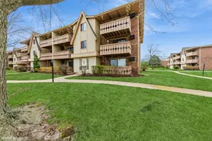 4 Parkside Ct, Vernon Hills, IL 60061 - Photo 1