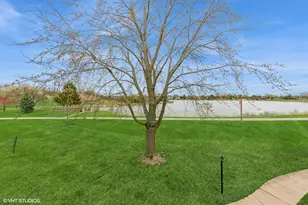 4 Parkside Ct, Vernon Hills, IL 60061 - Photo 13