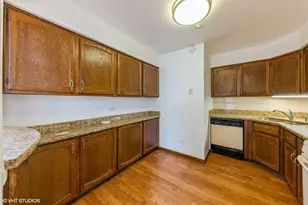 4 Parkside Ct, Vernon Hills, IL 60061 - Photo 5