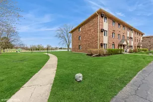 4 Parkside Ct, Vernon Hills, IL 60061 - Photo 11
