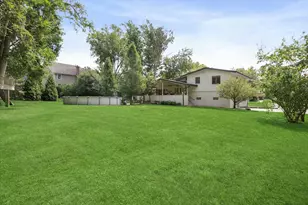 1525 W Wiesbrook Rd, Wheaton, IL 60189 - Photo 29