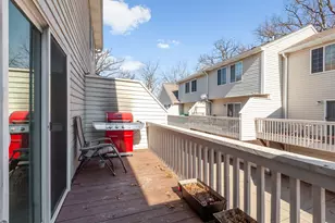 329 W Whispering Oaks Ln, Round Lake, IL 60073 - Photo 9