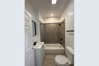 8226 S Brandon Avenue #1F, Chicago, IL 60617 - Photo 3