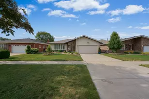 4832 W 107th St, Oak Lawn, IL 60453 - Photo 3