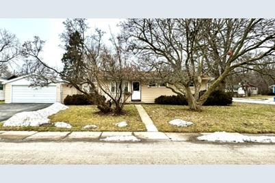 902 Chippewa Cir Carpentersville IL 60110 MLS 11972501