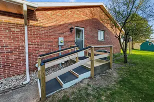 609 E Porter Ave, Watseka, IL 60970 - Photo 17