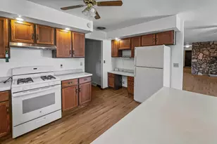 609 E Porter Ave, Watseka, IL 60970 - Photo 3