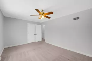 [Address not provided], Wheaton, IL 60187 - Photo 27