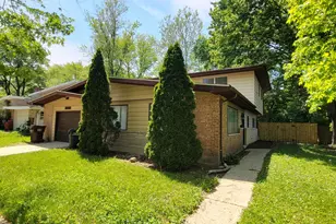 426 Tomahawk St, Park Forest, IL 60466 - Photo 1