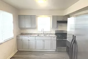 715 E 155th Ct, Phoenix, IL 60426 - Photo 7