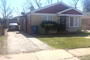 715 E 155th Ct, Phoenix, IL 60426 - Photo 5