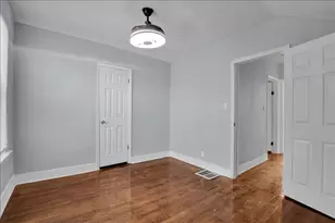 7829 S Escanaba Ave, Chicago, IL 60649 - Photo 17