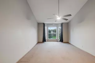 42 W Dahlia Ln, Round Lake Beach, IL 60073 - Photo 5