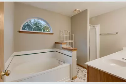 42 W Dahlia Lane, Round Lake Beach, IL 60073 - Photo 7