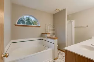 42 W Dahlia Ln, Round Lake Beach, IL 60073 - Photo 7