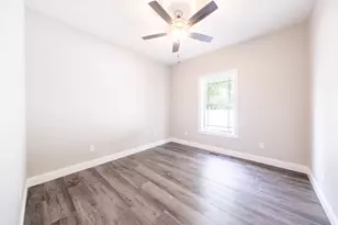 708 Justice St, Tuscola, IL 61953 - Photo 9