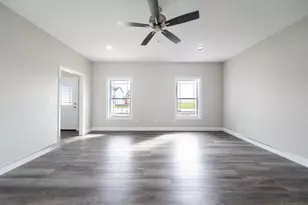 708 Justice St, Tuscola, IL 61953 - Photo 7