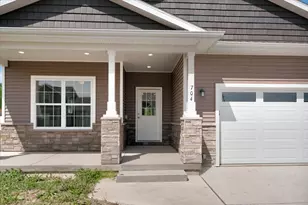 704 Justice St, Tuscola, IL 61953 - Photo 3