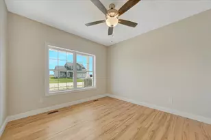 704 Justice St, Tuscola, IL 61953 - Photo 5