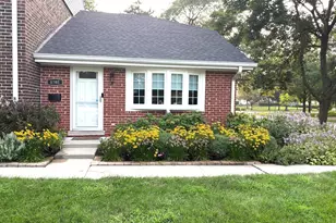 5702 S Park Ave, Hinsdale, IL 60521 - Photo 1