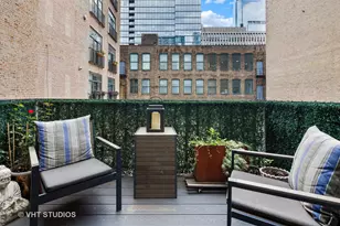 215 W Illinois St, Chicago, IL 60654 - Photo 17