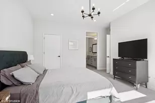 560 W Fulton St, Chicago, IL 60661 - Photo 15