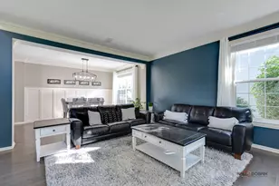 7404 Brentwood Ln, Gurnee, IL 60031 - Photo 5