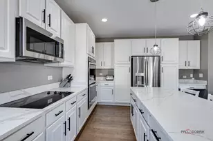7404 Brentwood Ln, Gurnee, IL 60031 - Photo 11