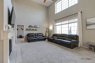 7404 Brentwood Ln, Gurnee, IL 60031 - Photo 19