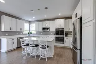 7404 Brentwood Ln, Gurnee, IL 60031 - Photo 13