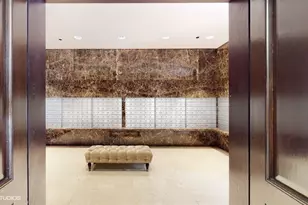 10 E Ontario St, Chicago, IL 60611 - Photo 17