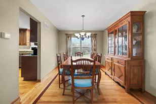 33 Forestview Ln, Aurora, IL 60502 - Photo 5