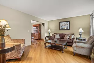 33 Forestview Ln, Aurora, IL 60502 - Photo 3