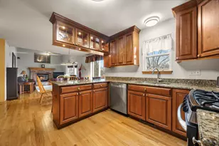 33 Forestview Ln, Aurora, IL 60502 - Photo 9