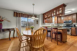 33 Forestview Ln, Aurora, IL 60502 - Photo 11