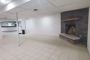 250 Crozier Dr, Grayslake, IL 60030 - Photo 15