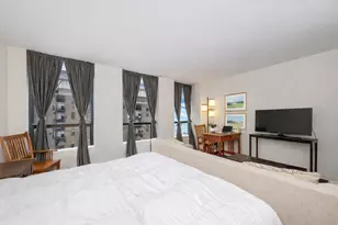 260 E Chestnut St, Chicago, IL 60611 - Photo 9