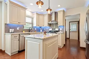 800 Manchester St, Naperville, IL 60563 - Photo 7