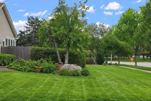 800 Manchester St, Naperville, IL 60563 - Photo 29
