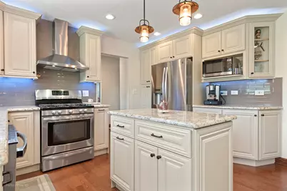 800 Manchester Street, Naperville, IL 60563 - Photo 9