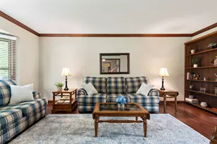 800 Manchester St, Naperville, IL 60563 - Photo 3
