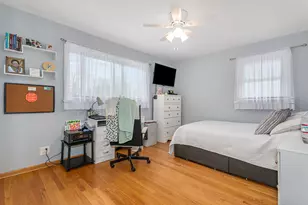 7901 W 93rd St, Hickory Hills, IL 60457 - Photo 11