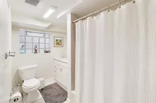 2036 W Farragut Ave, Chicago, IL 60625 - Photo 27